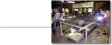 チェーン付きワイヤーコンベアーベルト組立作業_01/Wire conveyor belt