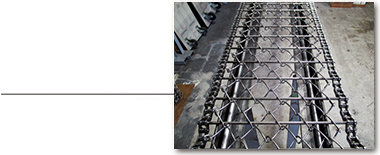 チェーン付きワイヤーコンベアーベルト組立作業_01/Wire conveyor belt